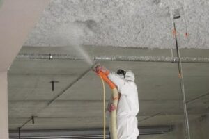 Isolation thermique par flocage sous dalle béton