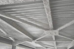 Flocage incendie pour protéger une structure acier